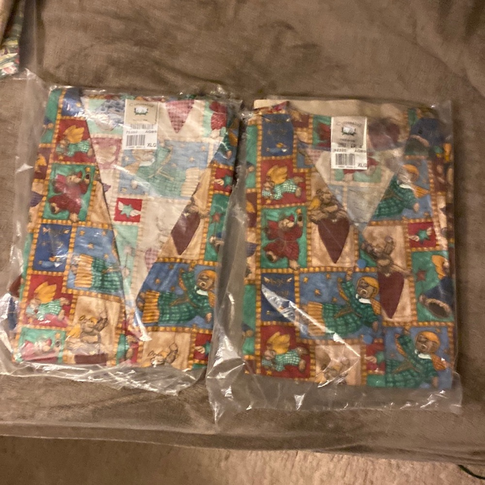 Women’s scrub shirt XL and scrub jacket XL